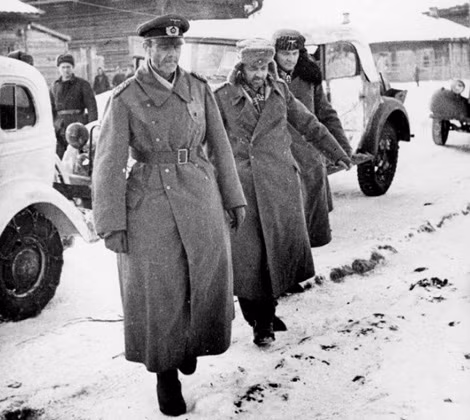 Đối với Hitler, việc Thống chế Friedrich Paulus đầu hàng và quay ra làm việc cho Liên Xô được xem là sự xấu hổ với chính quyền Hitler khi mệnh lệnh của y không được cấp dưới phục tùng. Mời quý độc giả xem video: Hitler còn sống sau Thế chiến 2 (nguồn: VTC14).