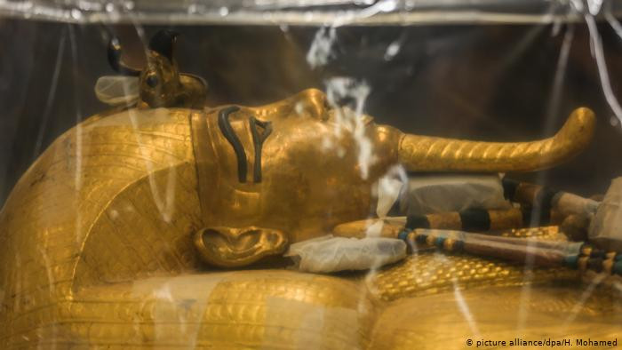 Sau khi hoàn thành quá trình phục dựng chiếc quan tài ở ngoài cùng, các chuyên gia sẽ trưng bày nó cùng 2 chiếc còn lại tại Bảo tàng Ai Cập.