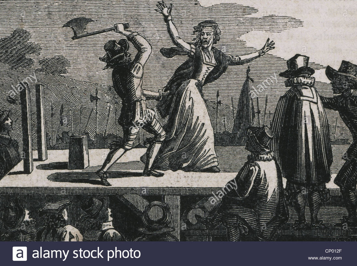 Nhiều người khiếp sợ khi nhìn thấy hồn ma nữ bá tước Salisbury tái hiện lại cái chết của bản thân khi bị đao phủ truy sát vì không chấp nhận việc bị chặt đầu. Video: Khó lý giải video "ma" theo người lên taxi (nguồn: VCT14)