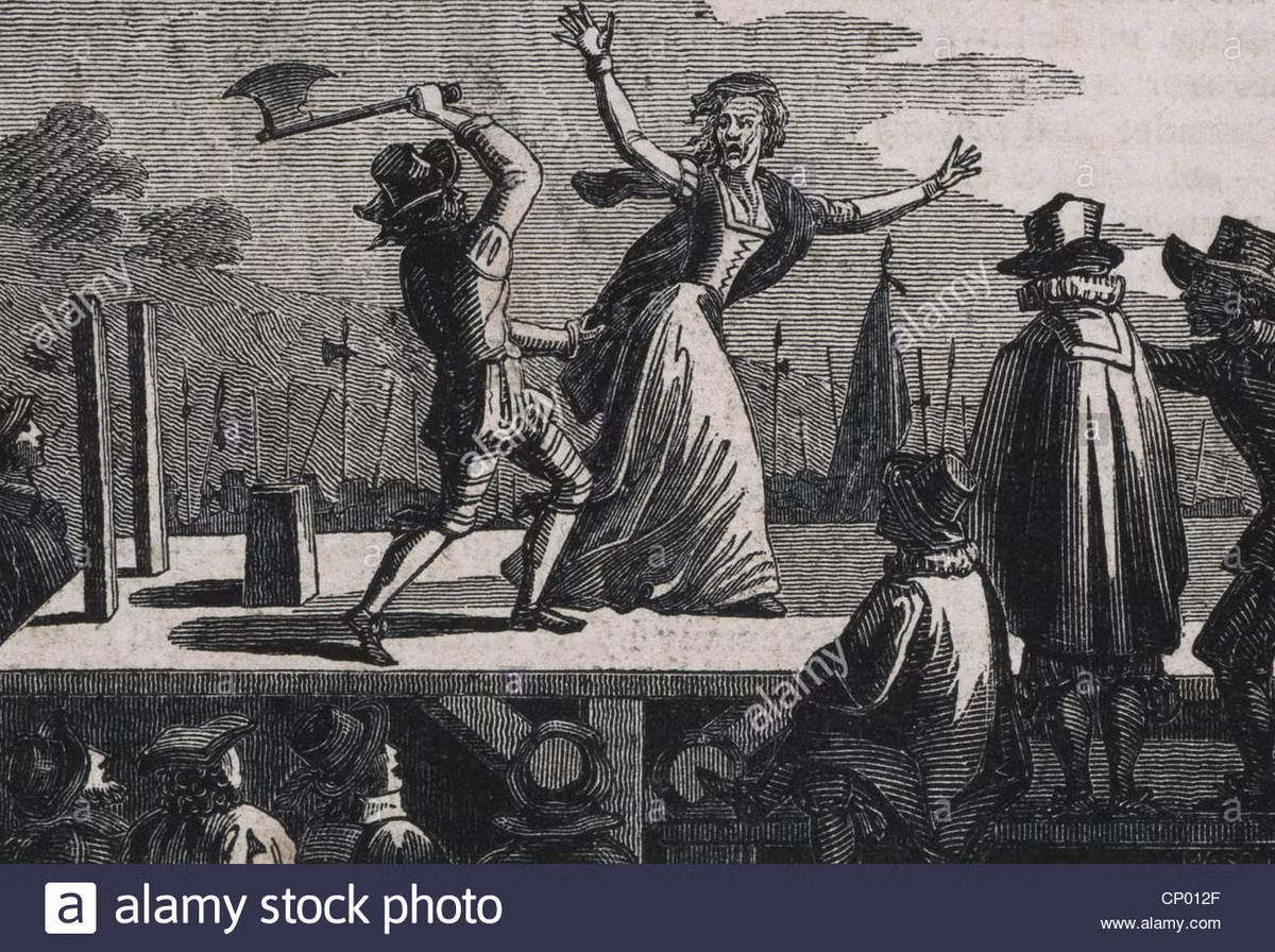 Nhiều người khiếp sợ khi nhìn thấy hồn ma nữ bá tước Salisbury tái hiện lại cái chết của bản thân khi bị đao phủ truy sát vì không chấp nhận việc bị chặt đầu. Video: Khó lý giải video "ma" theo người lên taxi (nguồn: VCT14)