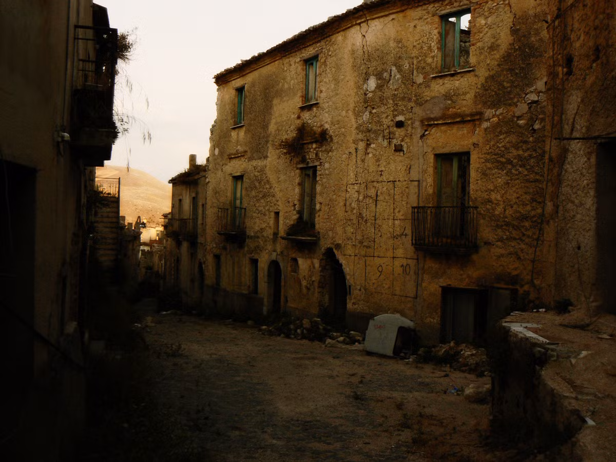 Đến năm 2000, "thị trấn ma" Romagnano al Monte trở thành một nơi thu hút khách du lịch.