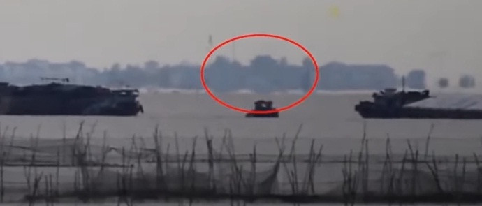 Cảnh tượng kỳ quái này được báo cáo xảy ra trong khoảng 30 phút trước khi biến mất hoàn toàn.