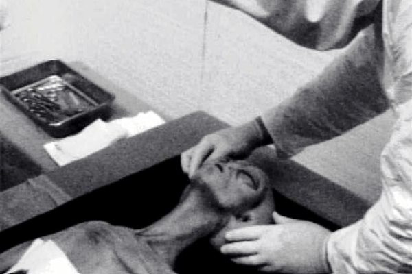 Tại đây, các chuyên gia, nhà khoa học hàng đầu của Mỹ nghiên cứu nhằm phục hồi UFO của người ngoài hành tinh và tìm hiểu công nghệ hiện đại của họ.