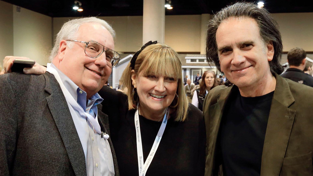 Ty phu Warren Buffett day con tiet kiem tien nhu the nao?-Hinh-2