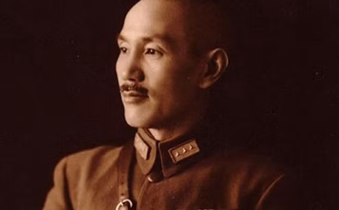 Để thực hiện mục tiêu giành lại Trung Quốc, tháng 4/1961, Tưởng Giới Thạch cho thành lập một ủy ban đặc biệt để vạch kế hoạch Quốc Quang.