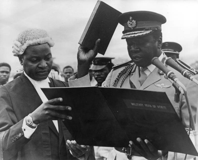 Đến tháng 1/1971, Idi Amin Dada thực hiện cuộc đảo chính, lật đổ Tổng thống Uganda khi ấy là Milton Oboto.