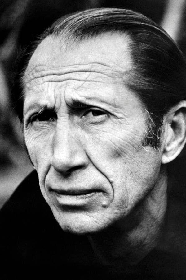 Ở mỗi nơi Popov đến đều có những người tình xinh đẹp và luôn xuất hiện ở những nơi ăn chơi trác táng như sòng bạc, quán bar... Điệp viên Đức làm việc cho Anh này được cho là nguyên mẫu để Ian Fleming sáng tạo nên điệp viên huyền thoại James Bond. Popov qua đời năm 1981. Video: Hitler còn sống sau Thế chiến 2 (nguồn: VTC14)