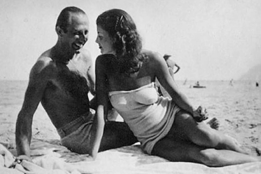 Trong thời gian làm việc ở Mỹ, Popov phát hiện Nhật Bản có kế hoạch tấn công Trân Châu Cảng. Theo đó, Popov đưa ra cảnh báo về sự việc này với tình báo Mỹ. Thế nhưng, Giám đốc FBI khi ấy là J. Edgar Hoover lại không tin tưởng thông tin Popov cung cấp về Nhật Bản và Trân Châu Cảng.