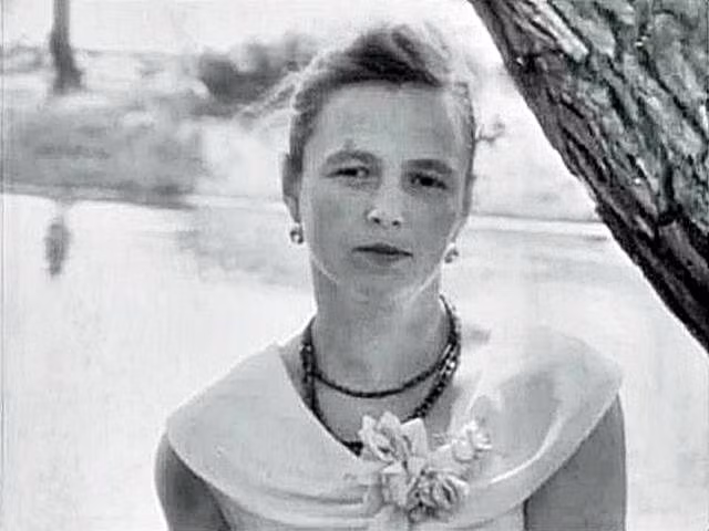 Giống như một số nước trên thế giới, Liên Xô từng nghiên cứu khả năng đặc biệt của con người. Ninel Sergeevna Kulagina (1926 - 1990) là một trong những người như vậy. Theo đó, cô trở thành một đối tượng nghiên cứu của KGB.