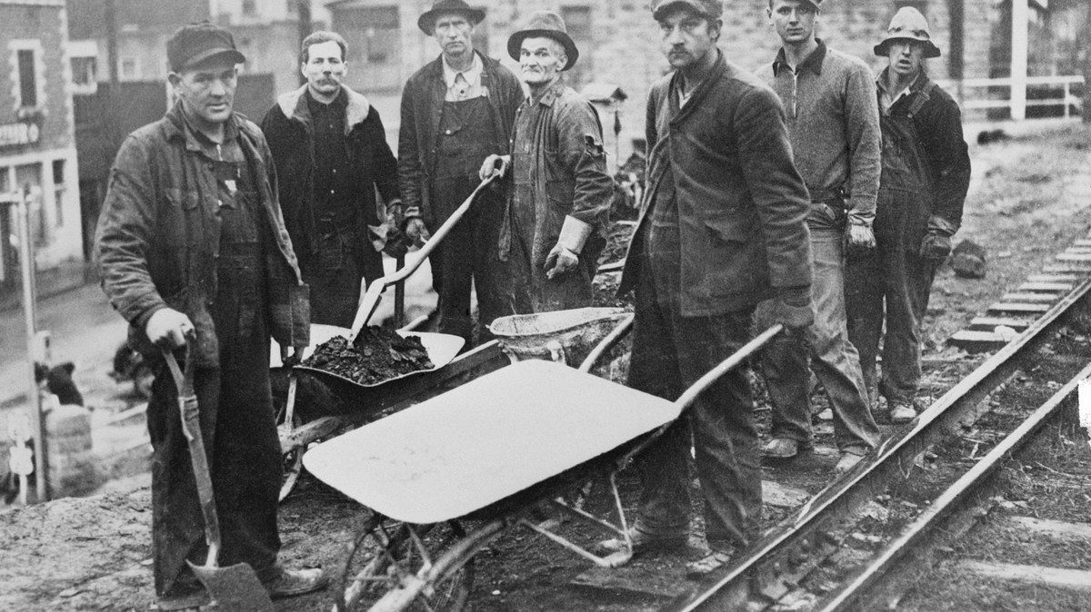 Thế nhưng, giáo sư Martin Cherniack ước tính rằng, số thợ mỏ tử vong vì thảm kịch này ít nhất là hơn 700 người.