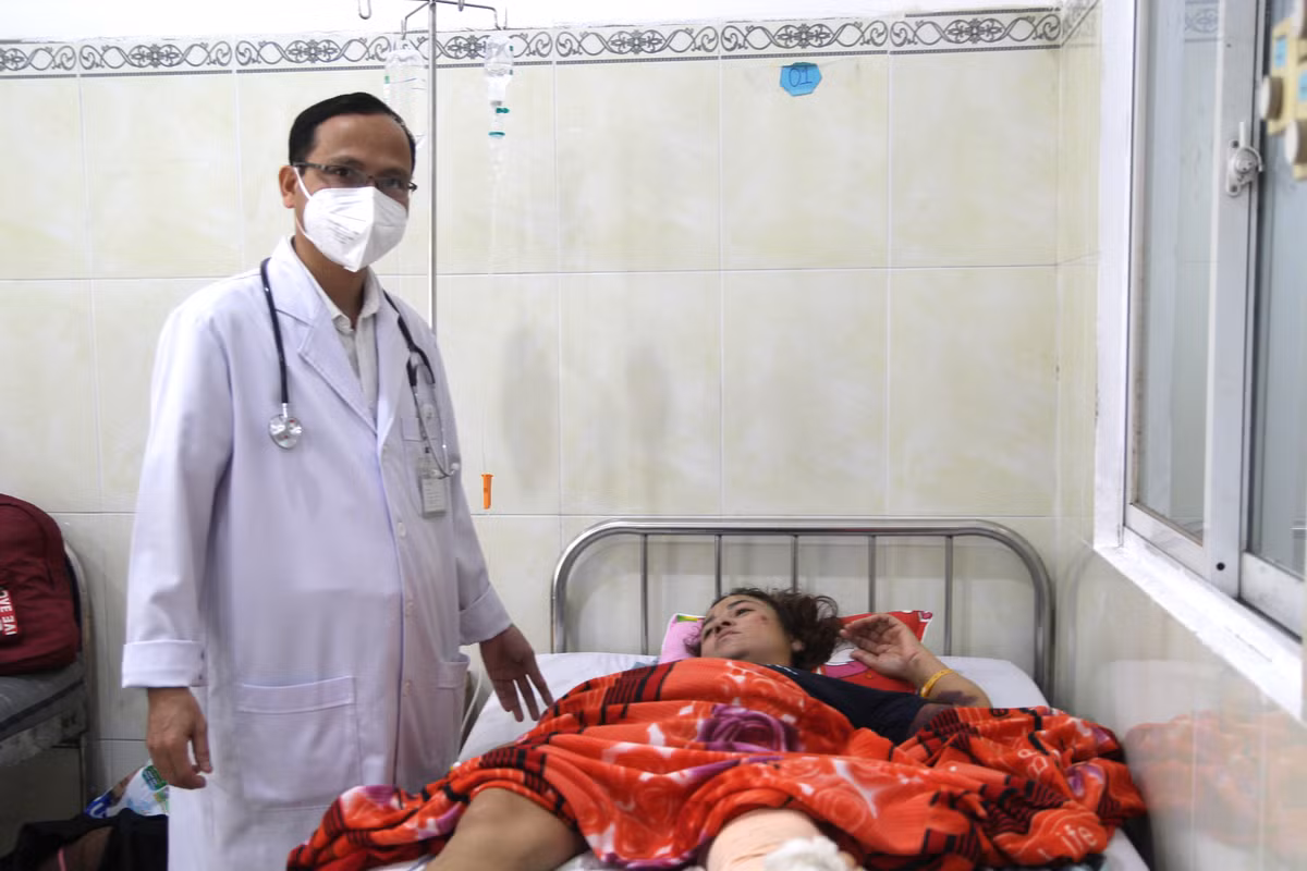 Binh Duong: Cuu benh nhan vo gan do tai nan giao thong