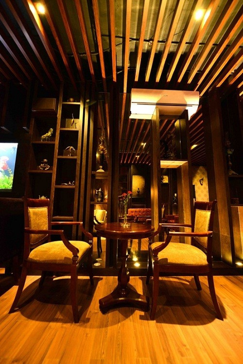 Thực chất biệt thự trăm tỷ của Mỹ Tâm là một toà nhà 5 tầng với thiết kế độc đáo cùng nhiều chức năng được cô sử dụng. Không chỉ để ở, ngôi nhà còn được nữ ca sĩ tận dụng làm trụ sở kinh doanh thời trang, quán cà phê...