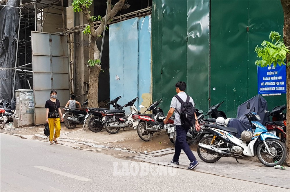 Toa nha 26-28-30 pho Nha Chung xay dung vuot tang, thach thuc chinh quyen-Hinh-3