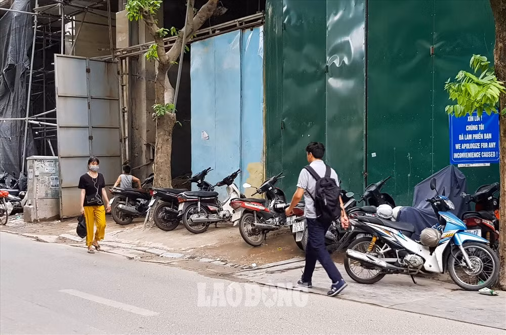 Toa nha 26-28-30 pho Nha Chung xay dung vuot tang, thach thuc chinh quyen-Hinh-3