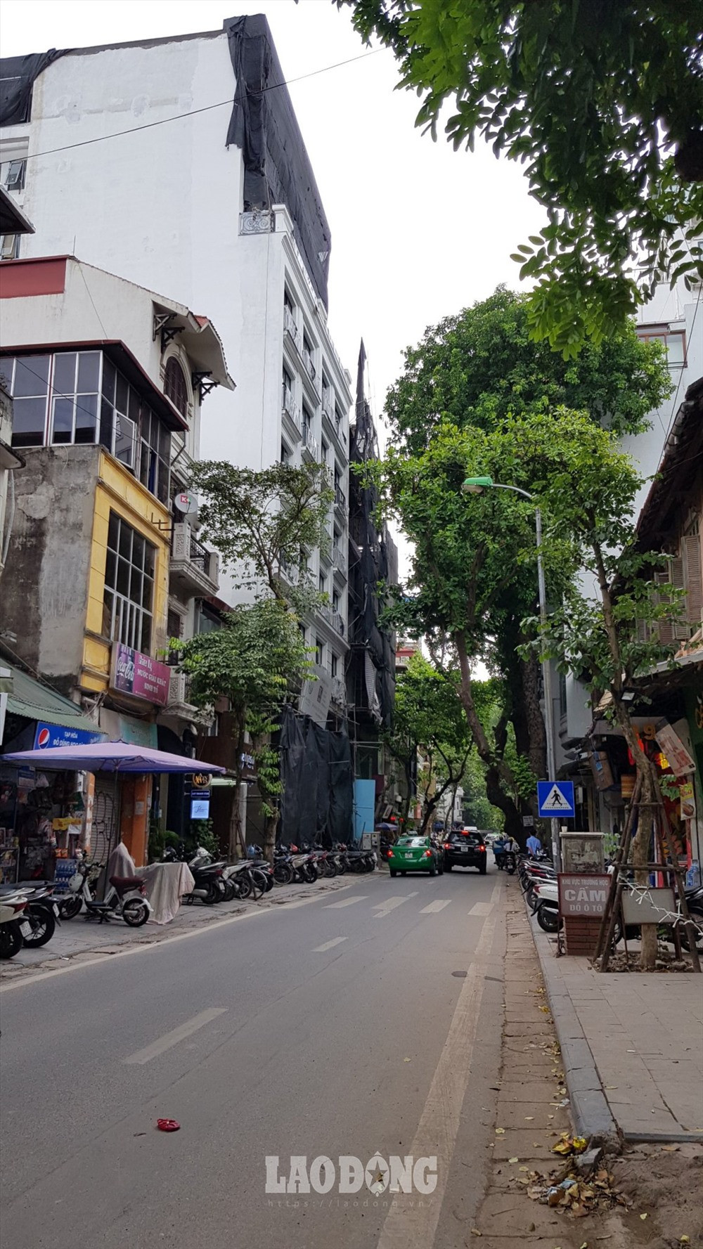 Toa nha 26-28-30 pho Nha Chung xay dung vuot tang, thach thuc chinh quyen-Hinh-2