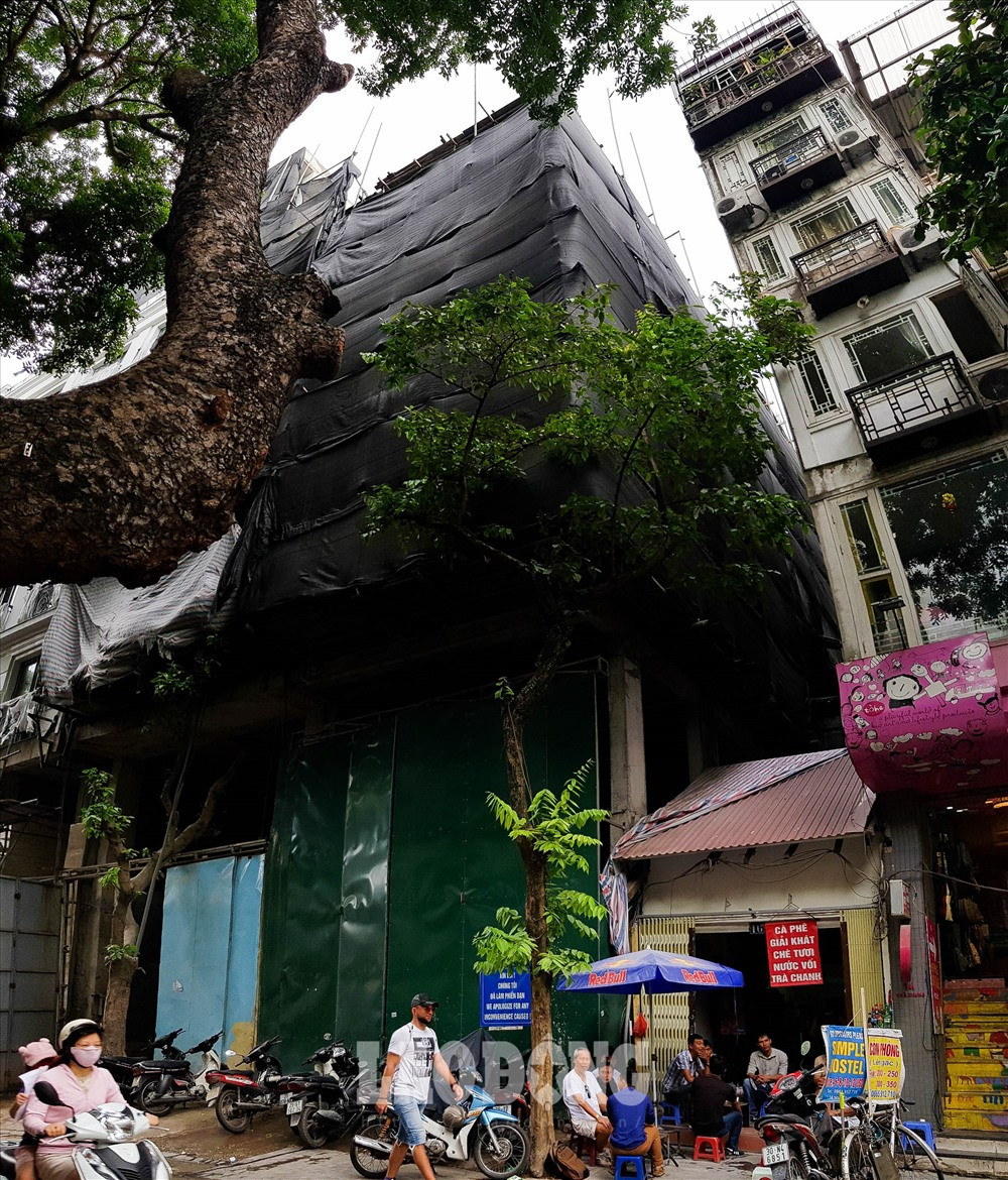 Toa nha 26-28-30 pho Nha Chung xay dung vuot tang, thach thuc chinh quyen-Hinh-4