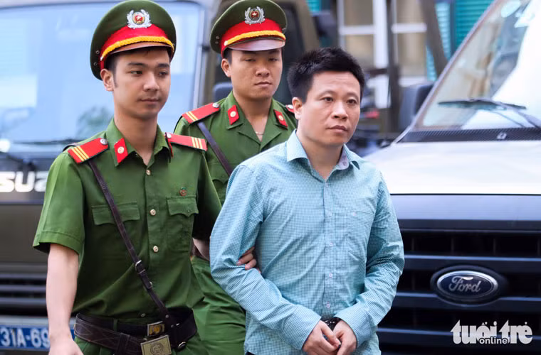 Cac nhan vien OceanBank mong Ha Van Tham duoc binh an