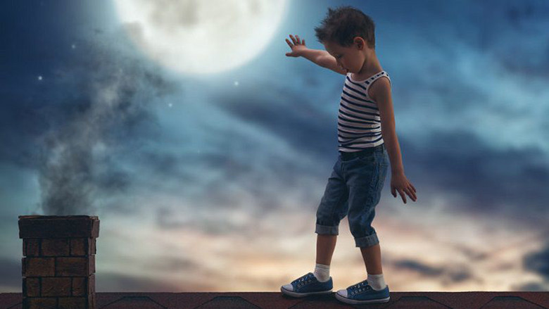 Riêng đối với trẻ em, khi bị mộng du cần dịu dàng đưa trẻ trở lại phòng ngủ. Trước hết đưa trẻ vào nhà vệ sinh vì có thể trẻ đi tìm chỗ vệ sinh, sau đó đưa trẻ về giường. Mộng du có thể kết thúc ngay khi trẻ nằm lên giường. Đừng trông đợi trẻ thức tỉnh khi trở lại giấc ngủ bình thường.