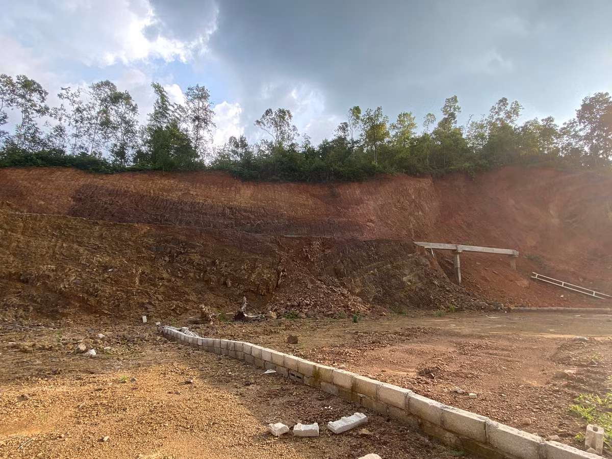 Phòng Nông nghiệp và PTNT là cơ quan quản lý Nhà nước trong lĩnh vực nhưng chưa kịp thời kiểm tra, giám sát việc hộ gia đình tự ý di chuyển tuyến mương dẫn đến không đảm bảo nước phục vụ sản xuất nông nghiệp của một số hộ dân thôn Tà Coóc, xã Bắc Việt cũng như việc xử lý các hành vi vi phạm.