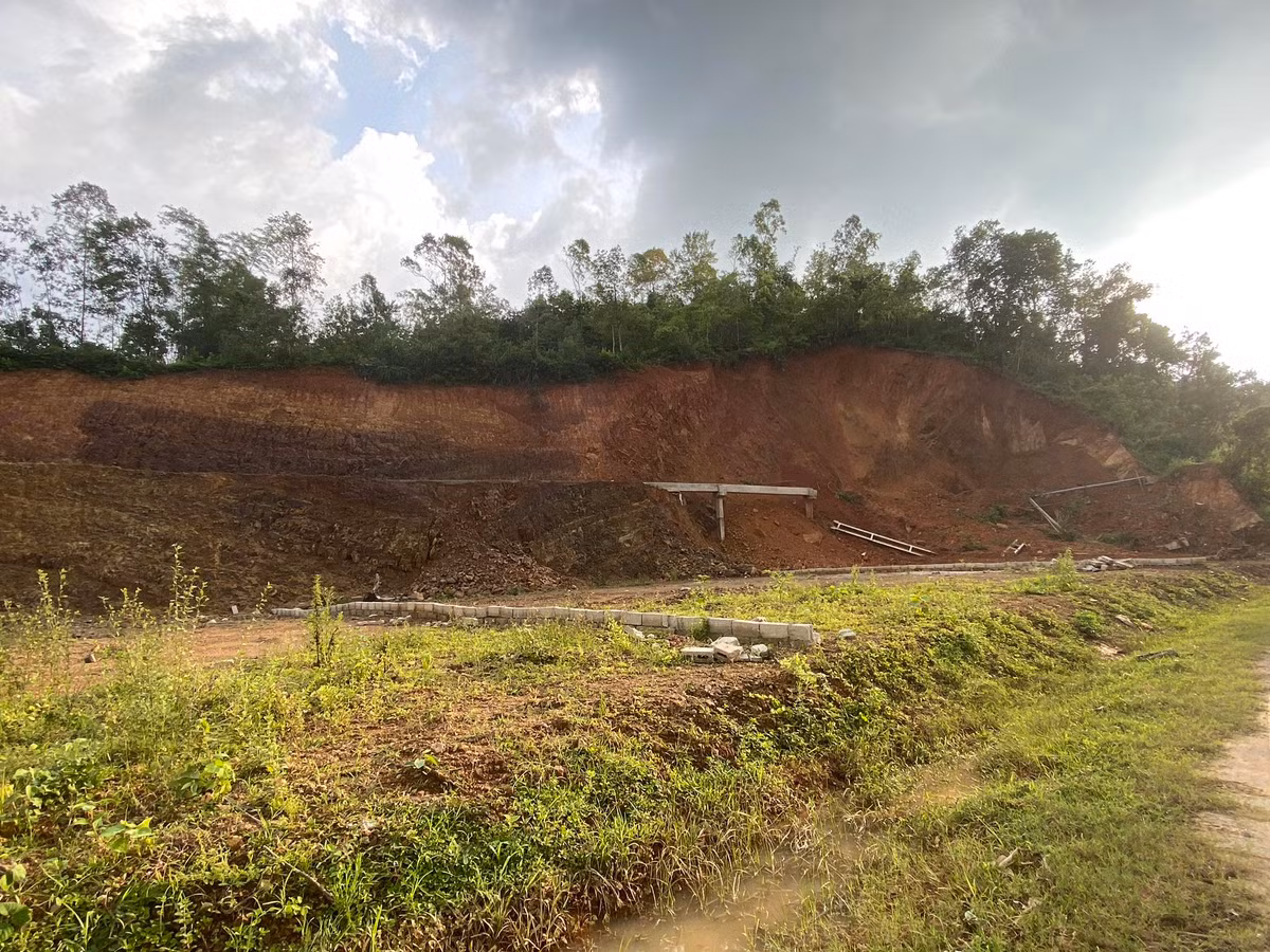 Chị H.T.H (người dân địa phương) cho biết, vụ việc gây ảnh hưởng nghiêm trọng đến nhiều hộ nông dân. Người dân mong công an sớm điều tra có kết quả để xử lý nghiêm những sai phạm của cá nhân, tập thể. Đặc biệt là những sai phạm trong của người đứng đầu cơ quan nhà nước, trách nhiệm tập thể các đơn vị vi phạm được nêu trong kết luận.