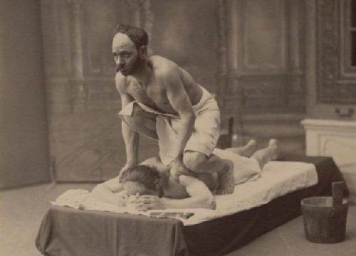 Đây là một khách hàng nam quý tộc đang được chăm sóc tại Phương Đông spa.