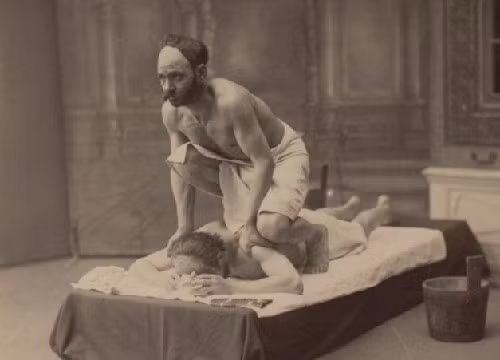 Đây là một khách hàng nam quý tộc đang được chăm sóc tại Phương Đông spa.