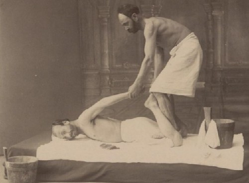 Khách hàng sẽ được nhân viên chăm sóc chu đáo.