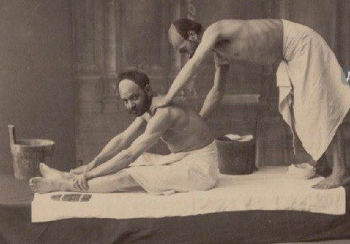 Dan ong TK 19 di spa thoa man sung suong the nao?-Hinh-2