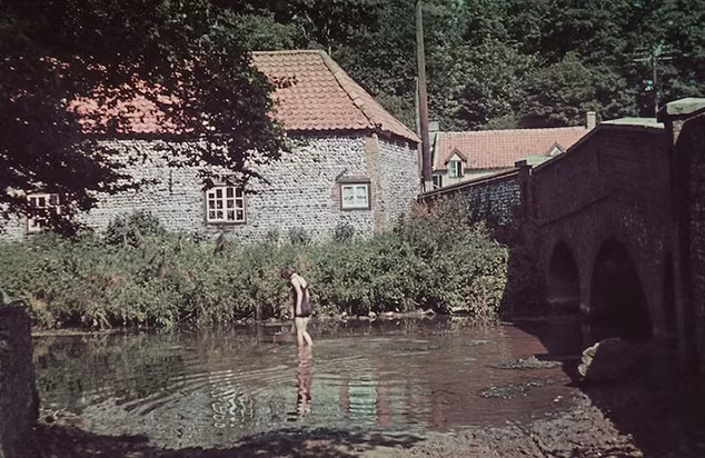 Một ngôi làng bình dị ở nông thôn nước Anh.