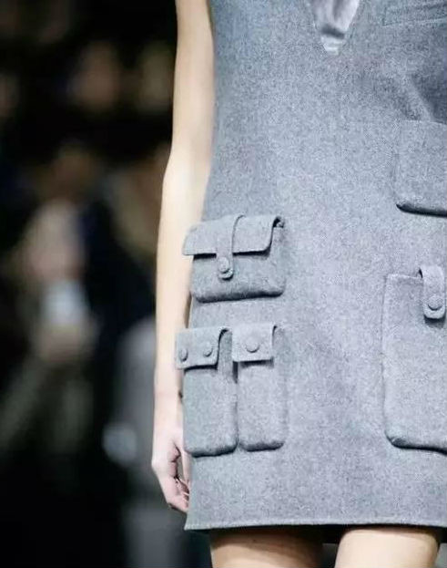 Nếu tài vận phân tán tài đến tài đi, tài khí không tụ được. Vì thế khi mua quần áo hãy lựa chọn những loại trang phục có ít túi. Ảnh minh họa.