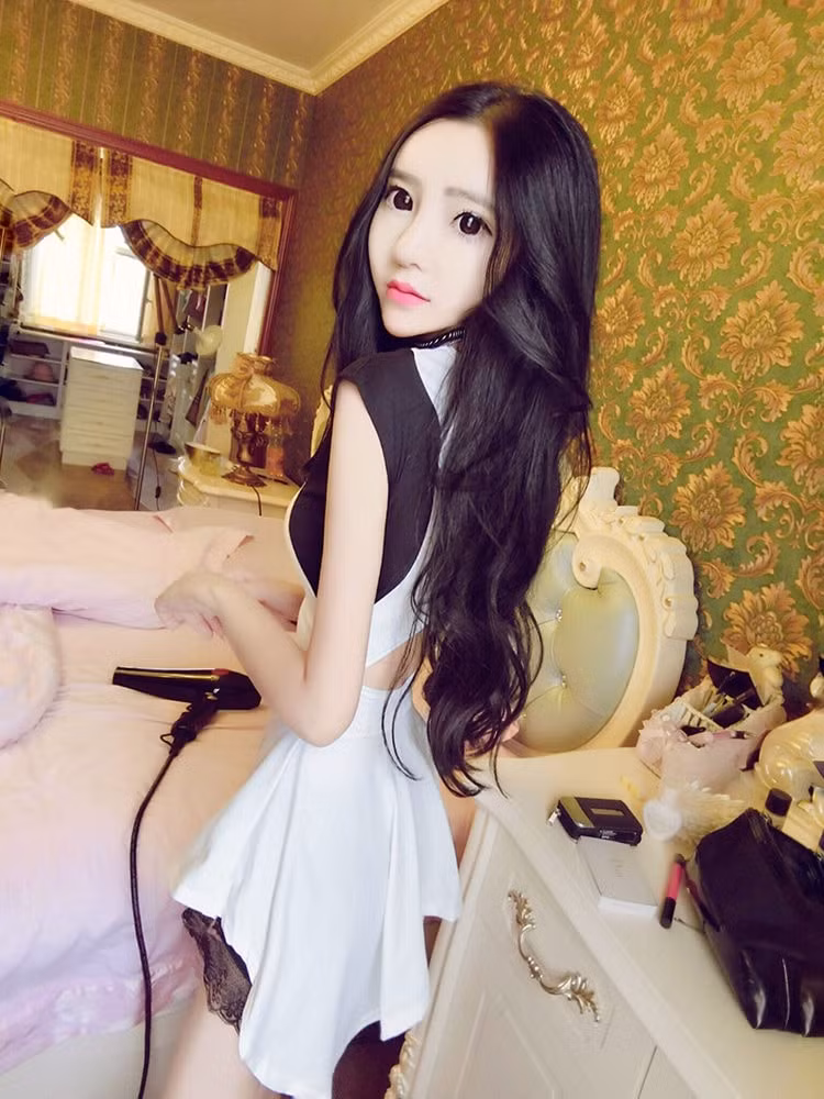 Thậm chí trên Weibo của mình, Đào Quỳnh còn đăng dòng status: "Không hiểu vì sao mọi người lại chê bai những bức ảnh này, chê bai ngoại hình của tôi. Không phải tất cả các cô gái ngày nay đều mong muốn có được thân hình mảnh mai như tôi hay sao?". Dù bị ví như "quái vật" nhưng Đào Quỳnh vẫn luôn rất tự tin vào bản thân, tự cho mình là một hot girl xinh đẹp, một cô gái có nhan sắc đạt chuẩn mực của thời đại.