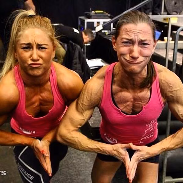 Nhờ chăm chỉ tập luyện, Mikaela Kellner có được thân hình săn chắc, gân guốc. Tuy vẻ nữ tính đã bị suy giảm rất nhiều nhưng Mikaela Kellner vẫn rất hãnh diện với thân hình, thể chất của mình, đặc biệt là khi nó trở thành một điều kiện không thể thiếu để cô hoàn thành công việc của một nữ cảnh sát.