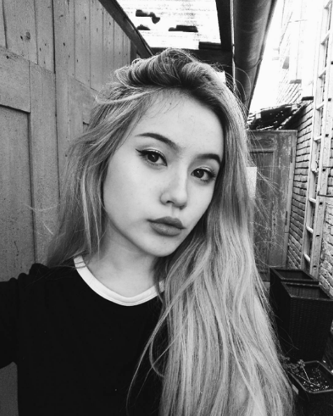 Tuy mới 16 tuổi nhưng Jade khá già dặn trước tuổi, trông cô nàng chắc khác gì những cô gái mặn mà đang ở tuổi trưởng thành.