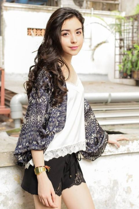 Tuy không tham gia tích cực trong showbiz nhưng Caitlin Minogue vẫn được mọi người nhắc đến là một bông hồng lai tuyệt phẩm với nhan sắc hoàn hảo, đẹp không tỳ vết.