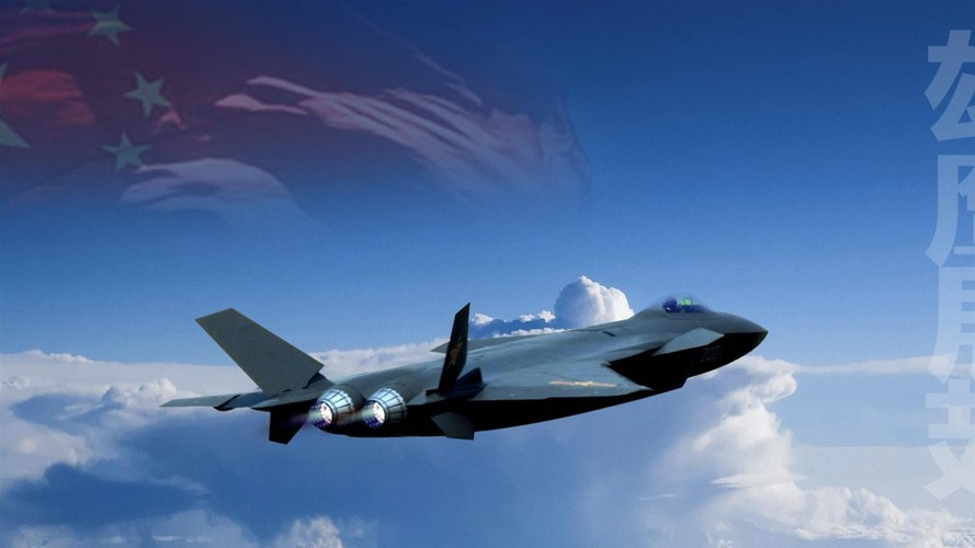 Chiếc J-20 cũng dài hơn đối thủ khoảng 3 m, ít phù hợp với hoạt động trên tàu sân bay hơn. Bù lại, J-20 đã được đưa vào biên chế không quân Trung Quốc, trong khi FC-31 mới chỉ dừng ở nguyên mẫu bay thử nghiệm.