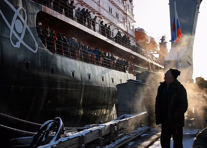 Tàu phá băng lớn nhất của Nga ngày nay và cũng là tàu phá băng lớn nhất thế giới có tên 50 Let Pobedy (tạm dịch: 50 năm chiến thắng). Nguồn ảnh: Tass.