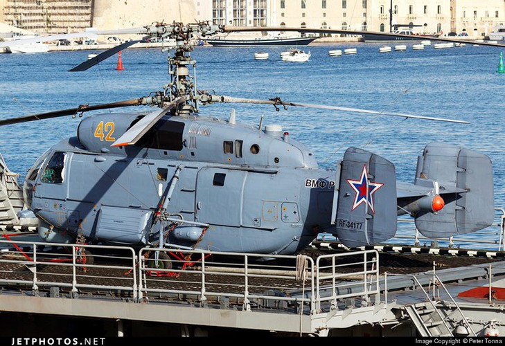 Từ nguyên mẫu, nhiều phiên bản Ka-27 đã ra đời, gồm cả máy bay tìm kiếm cứu hộ loại thường và loại có vũ trang như phiên bản xuất khẩu Ka-28, máy bay trực thăng vận tải trên biển Ka-29 và phiên bản dân sự Ka-32. Ảnh: Jetphotos