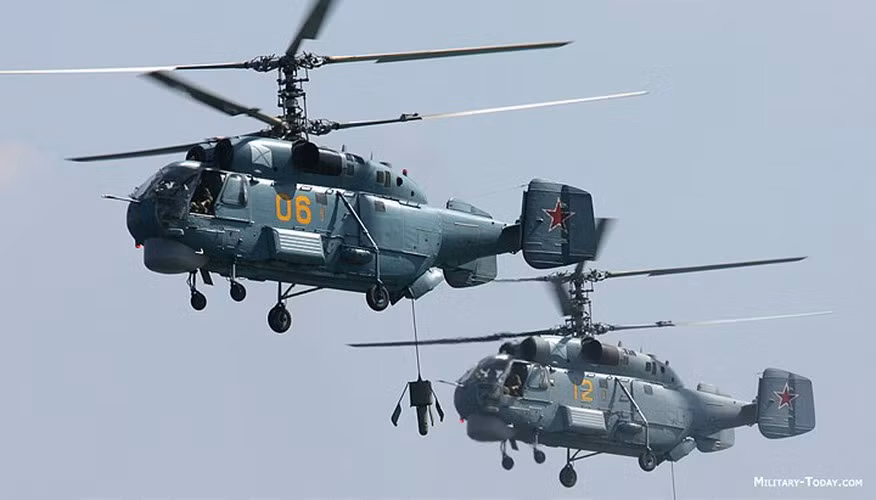 Phiên bản Ka-29 còn có thêm súng máy GShG-7,62 gắn phía trước với 1800 viên đạn, một pháo 2A42 30 mm với 250 viên đạn, thêm 4 mấu cứng để treo bom, ống phóng đạn phản lực hoặc đạn tự hành. Ảnh: Military-Today.