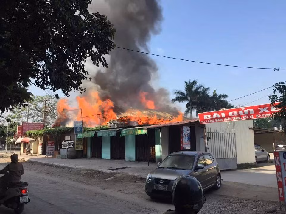 Lua ngun ngut thieu trui ca day nha hang, quan bar Hai Phong