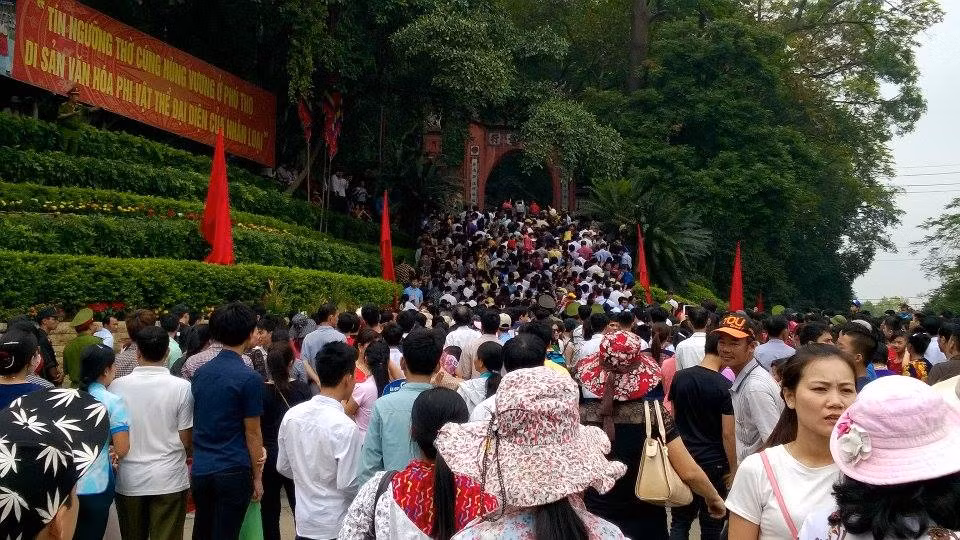 Chu tich nuoc va hang trieu nguoi Viet dang huong truoc Vua Hung-Hinh-6