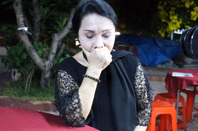 Tối 21/4, NSND Bạch Tuyết cùng nhiều đồng nghiệp đã đến viếng tang NSƯT Thanh Sang. Nghệ sĩ Bạch Tuyết từng "sánh đôi" cùng NSƯT Thanh Sang trong các vai tuồng đã đi sâu vào lòng người hâm mộ như vở Kiều Nguyệt Nga, Tuyệt tình ca...