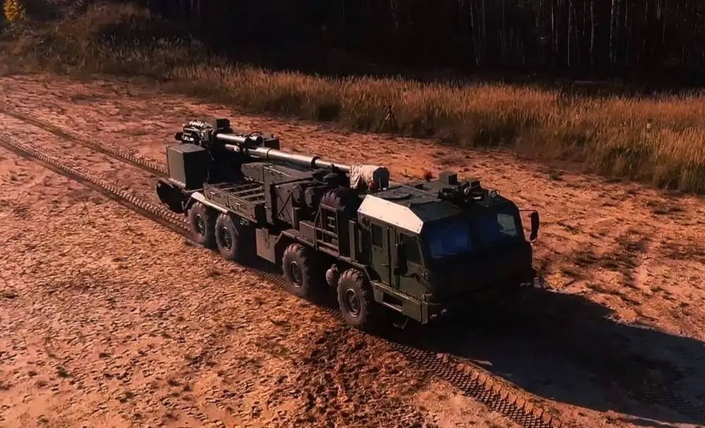 "Trên chiến trường Ukraine, pháo tự hành Malva đã khẳng định được đặc điểm nổi trội và có màn thể hiện thành công. Nhờ khung gầm bánh lốp, xe có thể nhanh chóng rời đi sau khi bắn để tránh bị phản kích".