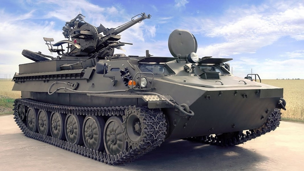 Xe được trang bị một động cơ Diesel YaMZ 238 công suất 240 mã lực, cho phép đạt vận tốc tối đa 61 km/h trên địa hình bằng phẳng và có thể bơi bằng hệ thống xích với tốc độ 5 - 6 km/h.