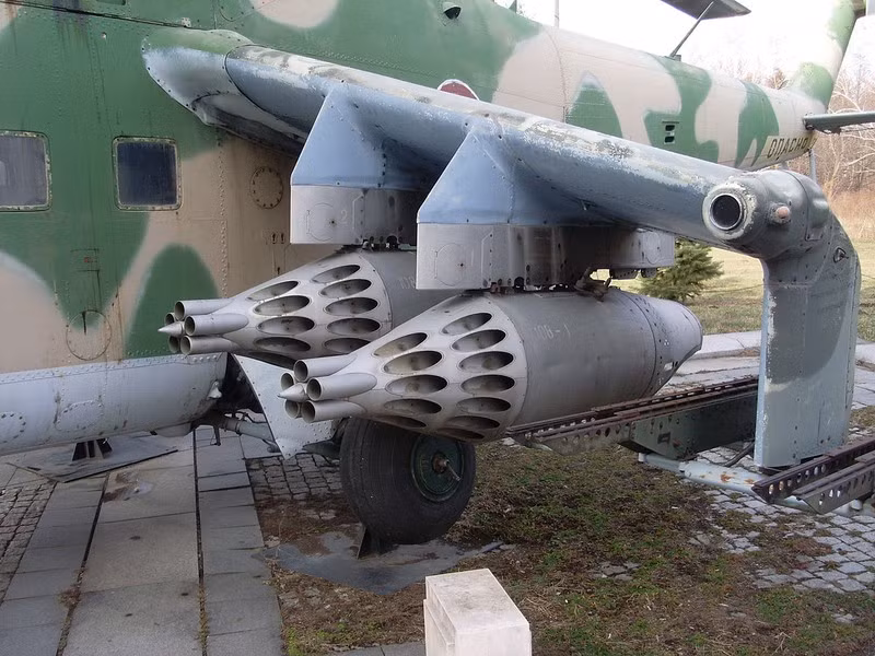Rocket S-5 có tất cả 11 biến thể, hình dạng và cấu tạo phụ thuộc vào mục đích sử dụng. Các loại chính gồm: S-5K sử dụng đầu đạn lõm để chống thiết giáp, S-5M là loại nổ phân mảnh sát thương chống bộ binh, S-5S là loại đạn chứa 1.000 - 1.100 mũi tên dài 40 mm.