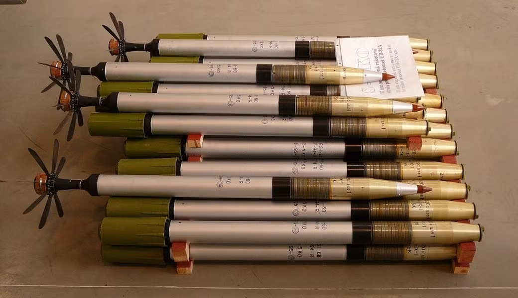 Dự án nghiên cứu chế tạo rocket hàng không S-5 bắt đầu từ thập niên 1950 như một phần của chương trình vũ khí không đối không AS-5, nhằm mục đích trang bị cho tiêm kích MiG-19.