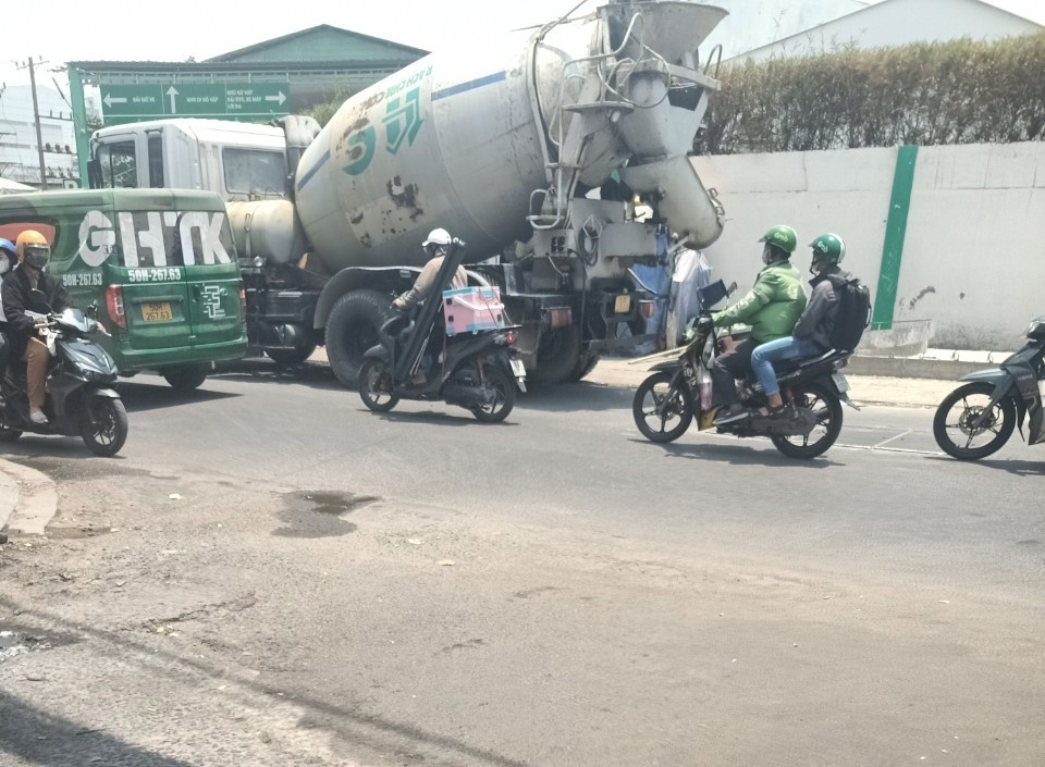 TP. HCM: “Duong Duong Quang Ham mo rong” thi cong thieu an toan?-Hinh-2