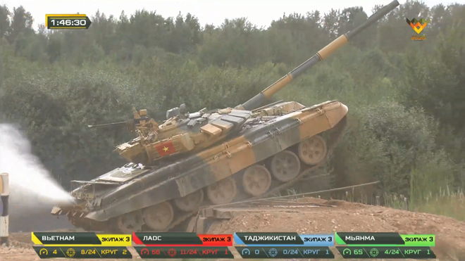 Trong lượt đua thứ nhất, với kỹ năng xạ kích và cơ động tốt, kíp xe số 1 đội tuyển Myanmar về đầu tiên, tiếp đó là xe tăng QĐND Việt Nam, Lào và Tajikistan.