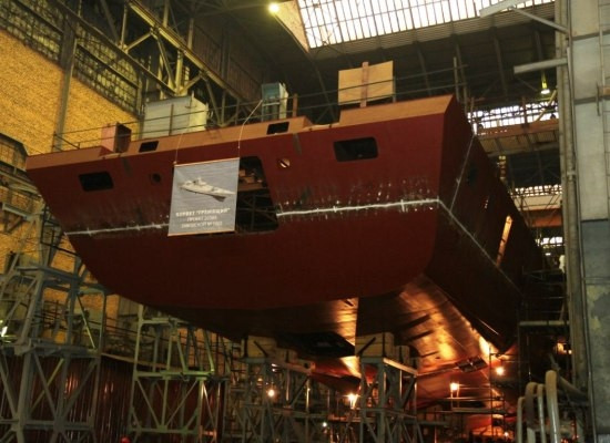 Khả năng phòng không hạm của Redut tương đương hoặc nhỉnh hơn hệ thống tên lửa Aster-30 trên tàu hộ vệ lớp Formidable của châu Âu, nhưng tính năng chống hạm và tấn công mặt đất lại mạnh hơn rất nhiều so với chiến hạm Formidable.