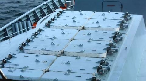 Không chỉ có khả năng phòng không và đánh chặn tên lửa hành trình, khi cần, hệ thống phòng không hạm đa năng còn có khả năng hạ thấp trần bay để tiêu diệt cả mục tiêu mặt nước.