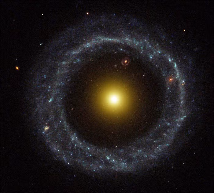 Phat hien thien ha 2 vong sao hinh nhan thuoc loai cuc hiem-Hinh-3